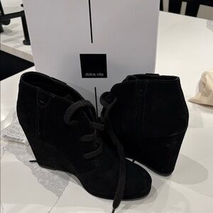 Dolce Vita Women's Black Suede Wedges